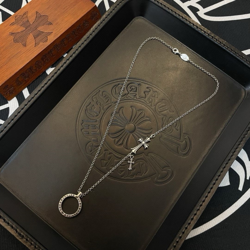 Ch*0me He**ts necklaces